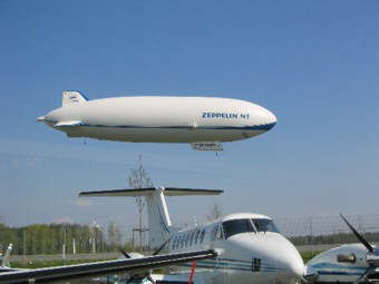 ein zeppelin fliegt auch